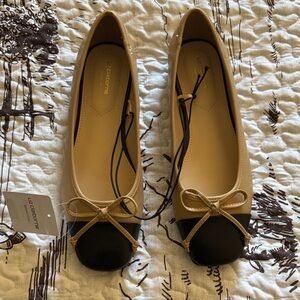 Liz Claiborne Beige and Black Flats with Bow